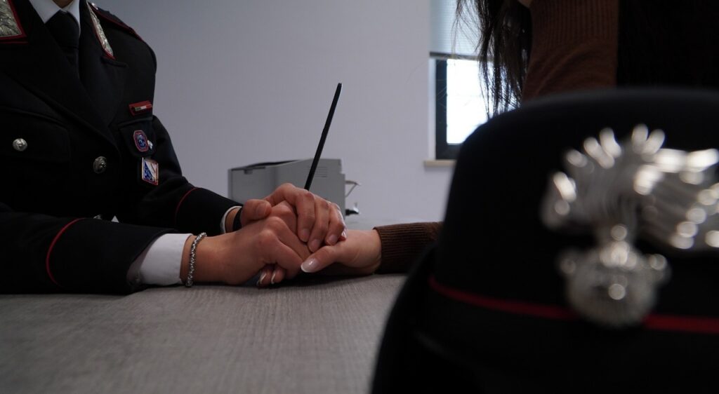 Aggressione a Mondragone: donna incinta ferita dal compagno