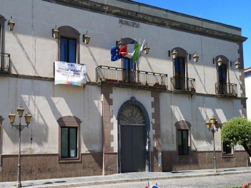 Comune decurta stipendio a funzionario per assenze non giustifica