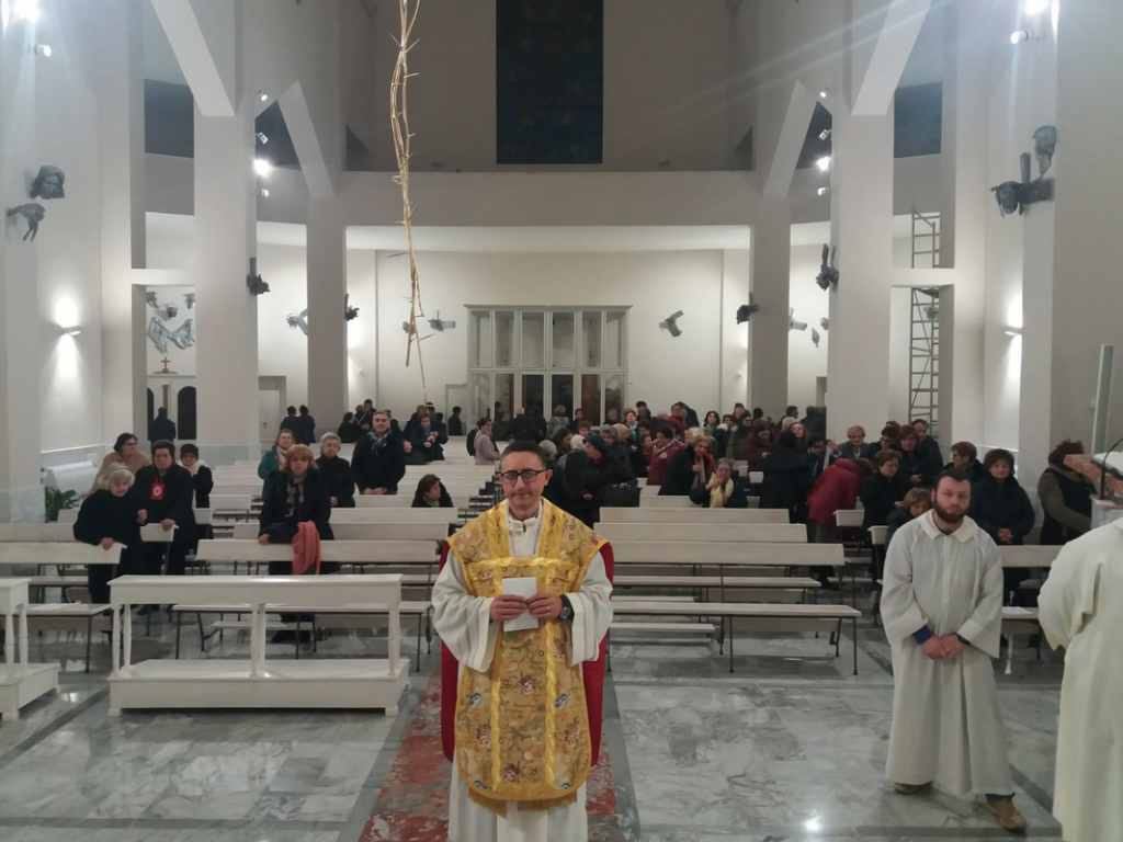 Don Valentino Simoniello celebra 25 anni di sacerdozio a Sessa Au