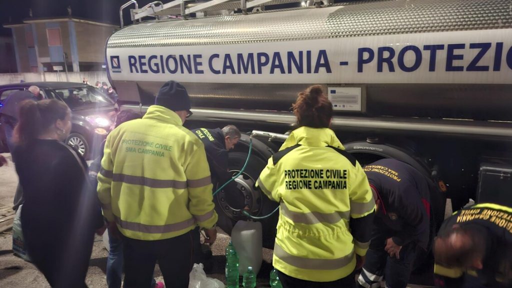Emergenza acqua a Castel Volturno: autobotti in arrivo