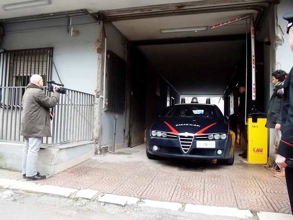 Esplosioni a Casapesenna: ipotesi su scontri e traffici illeciti