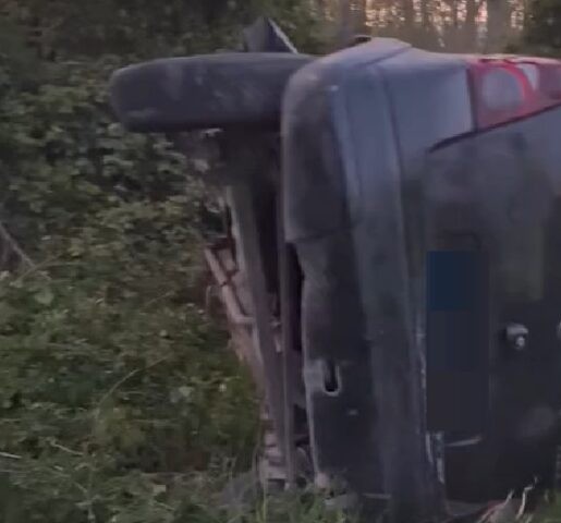 Grave incidente a Falciano del Massico: auto si ribalta, giovane