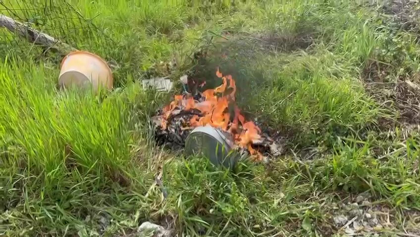 Incendio di rifiuti plastici vicino alla Domiziana: denunciato a