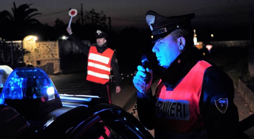 Inseguimento a Baia Domizia: arrestato pusher con dosi di cocaina