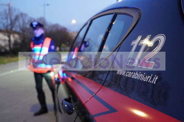 Inseguimento a Castel Volturno: recuperata auto rubata e soldi