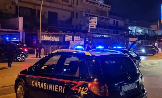 Inseguimento a Mondragone: giovane fugge e madre denunciata
