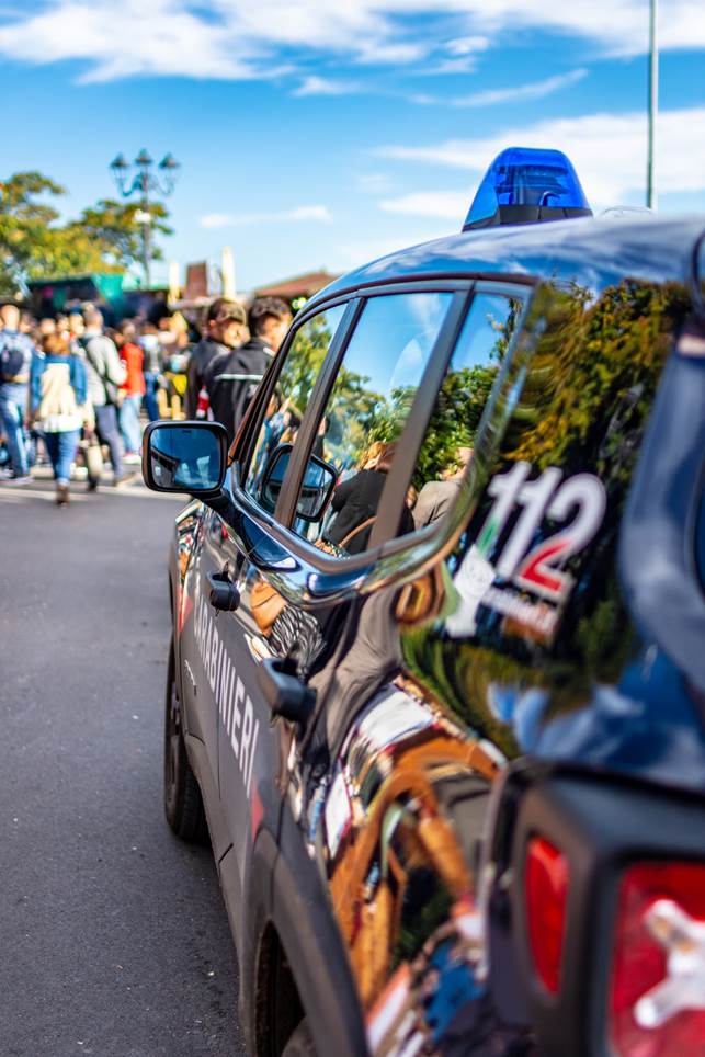 Inseguimento sulla Domiziana: auto rubata recuperata a Castel Vol