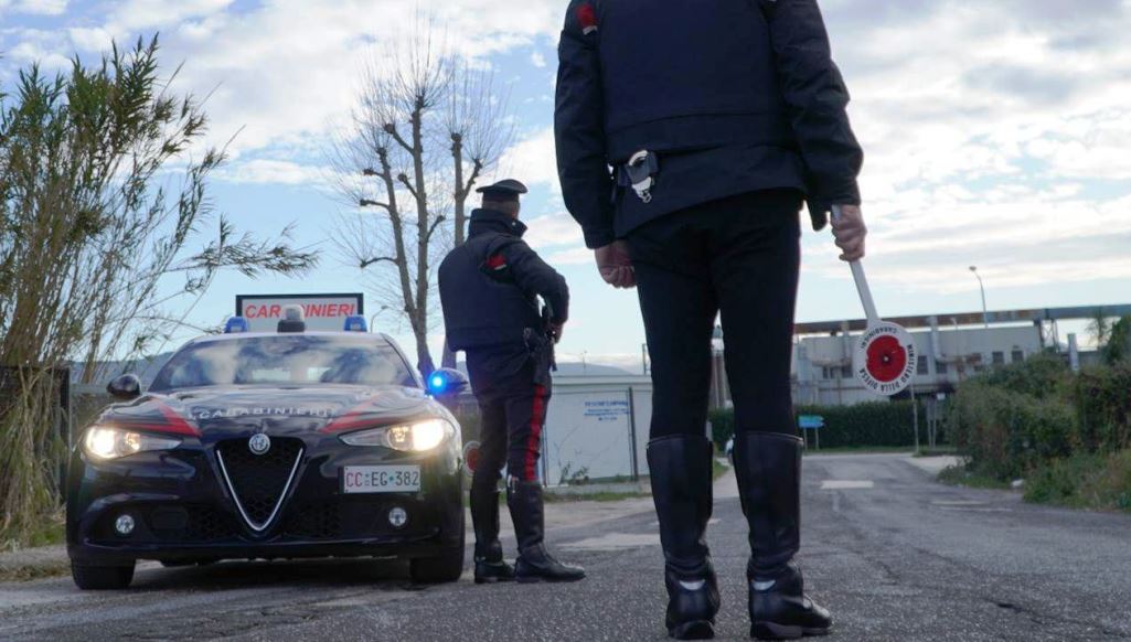 Mondragone: 33enne arrestato per violazione domiciliari e resiste
