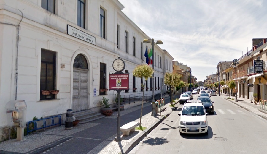 Mondragone, polemiche sul presunto piano alienazioni comunali
