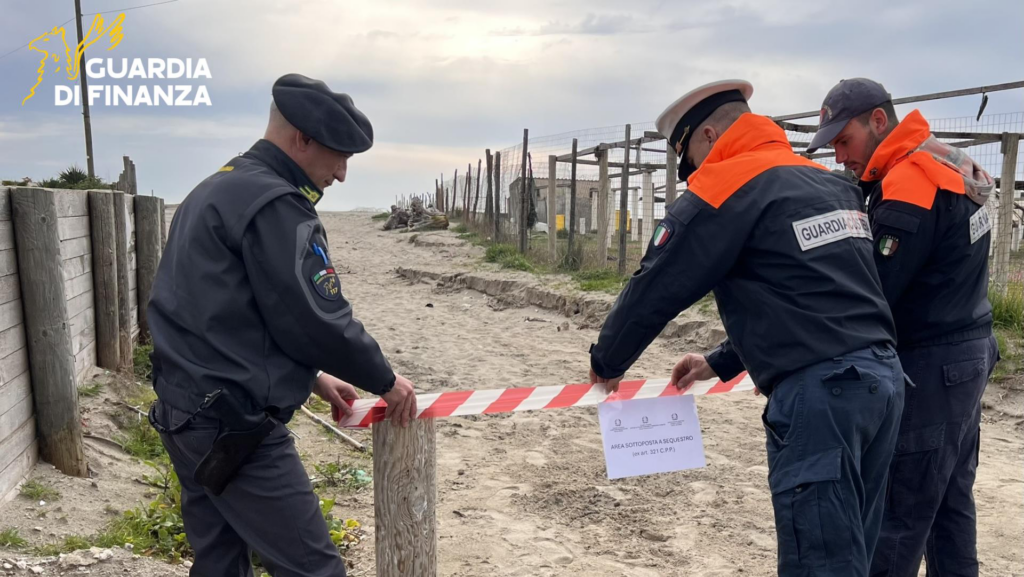 Sequestrato lido a Pinetamare gestito da condannato per camorra