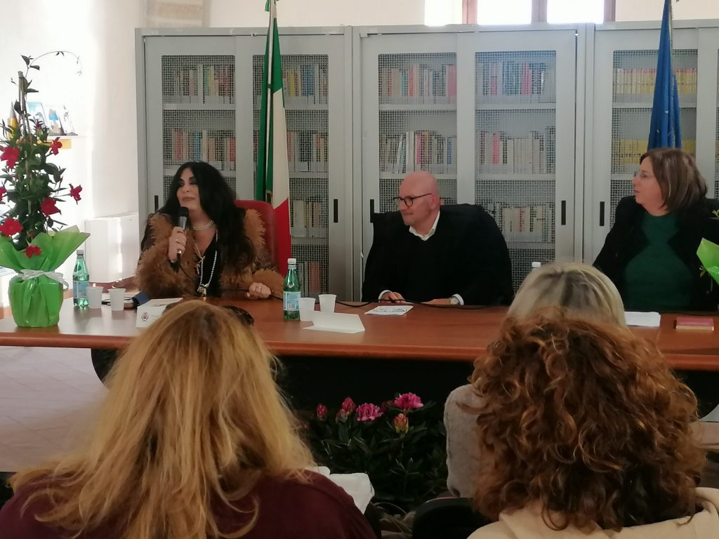 Sessismo e potere: il confronto a Sessa Aurunca
