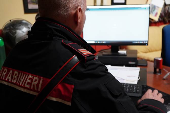 Violenza a Mondragone: arrestato uomo per aggressione alla moglie