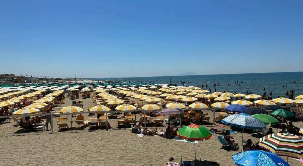 Concessioni demaniali, caos e incertezze sul litorale domizio