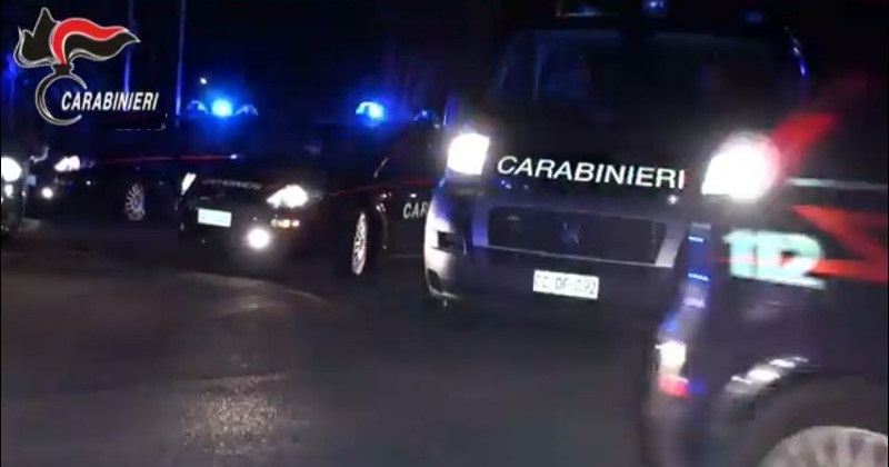 Inseguimento di 10 km termina con arresto sul litorale domizio