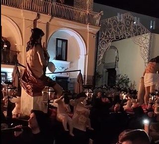 Sessa Aurunca, tre denunciati con coltelli durante la processione